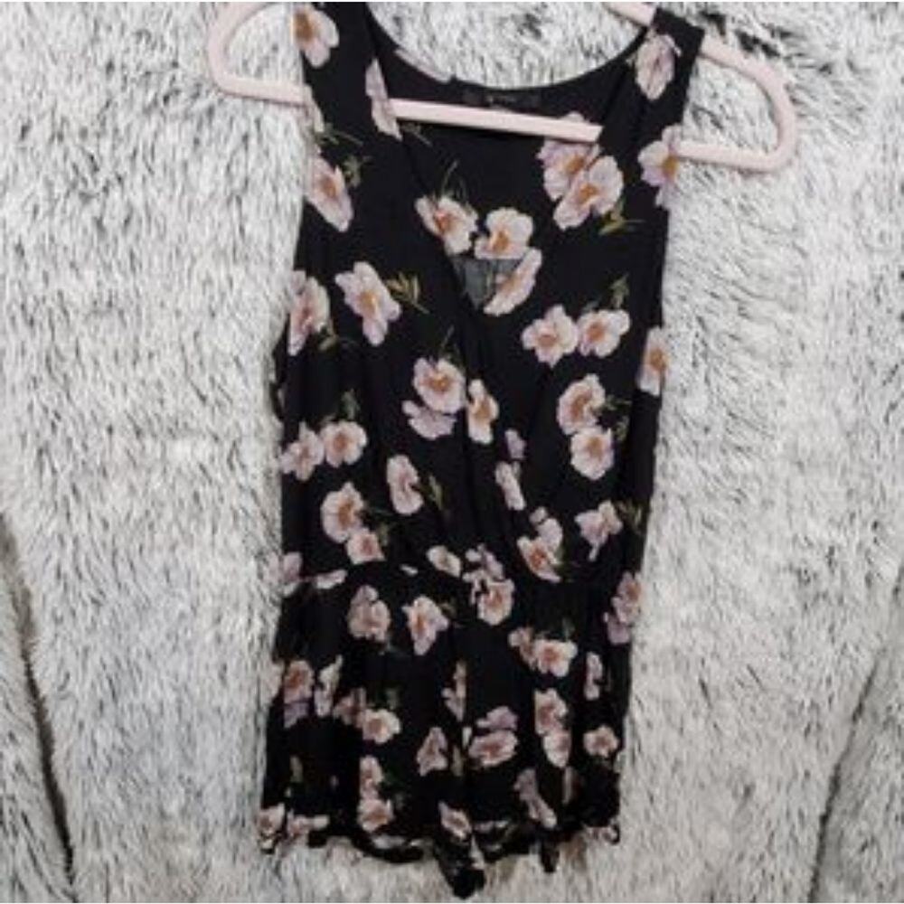 Floral faux wrap romper jumpsuit size large‎